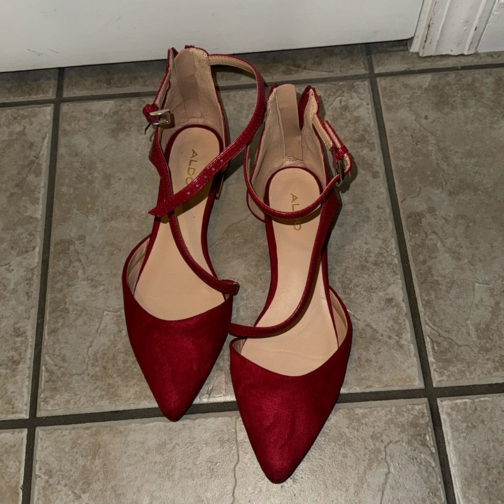 Suede red Aldo pointed flats